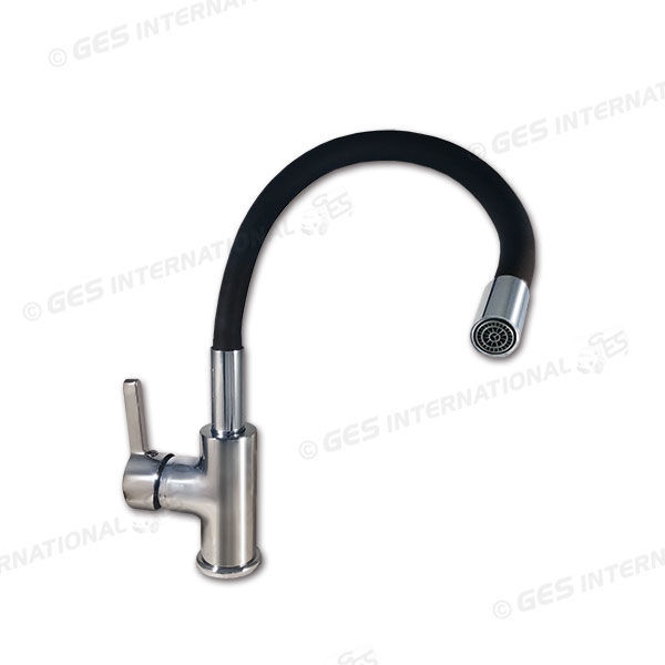 Miscelatore con canna flessibile nera