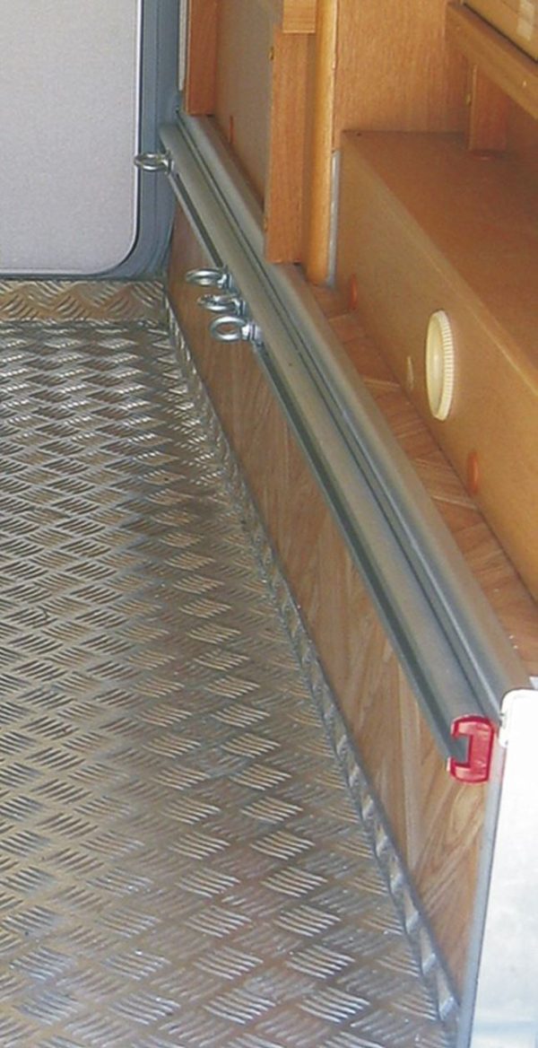 929225-2_a900x900.jpg Barre Garage Bars per Camper Fiamma