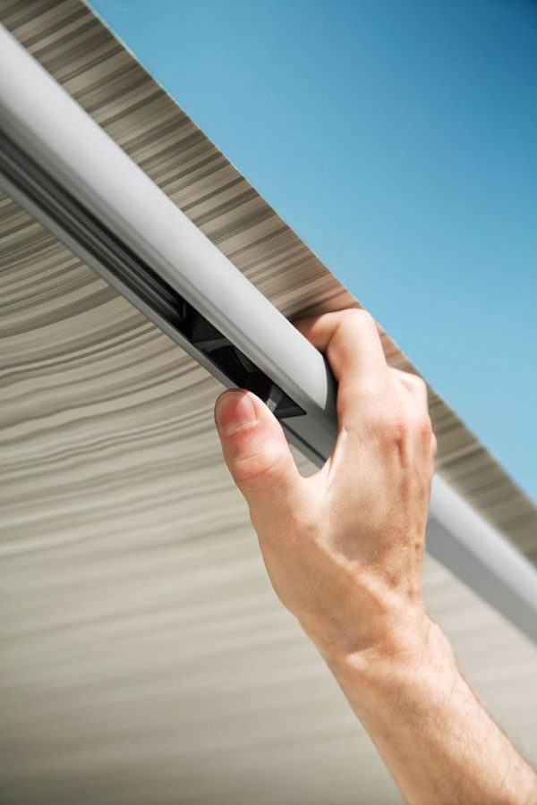 Veranda_Tendalino_Thule_Omnistor_1200_Bianco_Roulotte_Caravan_5_a900x900-11.jpg Tendalino per Caravan Thule Omnistor 1200 Bianco 425 Mystic Grey