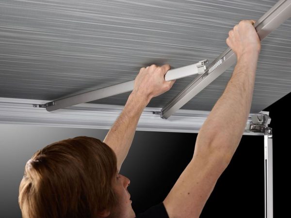 Veranda_Tendalino_Thule_Omnistor_5200_Aperta_Open_72_a900x900-6.jpg Tendalino per Camper Thule Omnistor 5200 Anodizzata 300 Mystic Grey